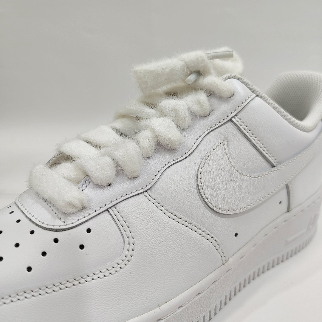 COZY FUZZY WHITE WIDOW FAT LACES BY KNOTTY
